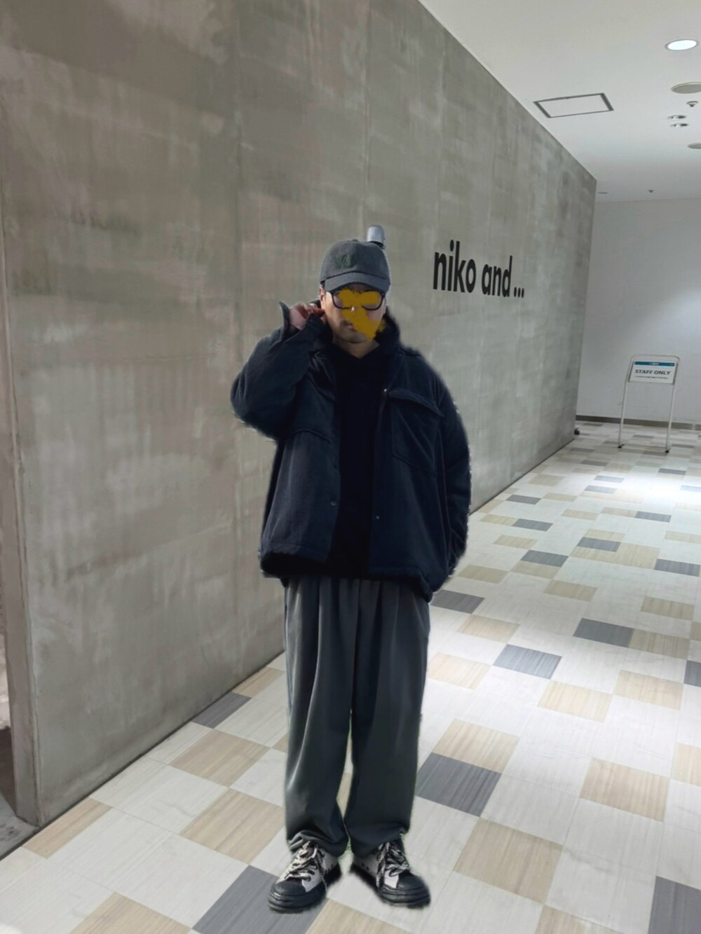 「冬コーデ、コーデュロイ、カジュアルコーデ、オトナカジュアル、ゆるコーデ、ビッグシルエット、ラフコーデ、スニーカー、古着MIX、ニコアンド、大人コーデ、モノトーンコーデ、秋冬コーデ、ブラウン、ツイードパンツ」｜「niko and...のツイルツータックスラックス（スラックス、ベージュ系）」を使った、☆m(@s@)shi★さん（メンズ・168cm）の冬コーディネートの2枚目の写真