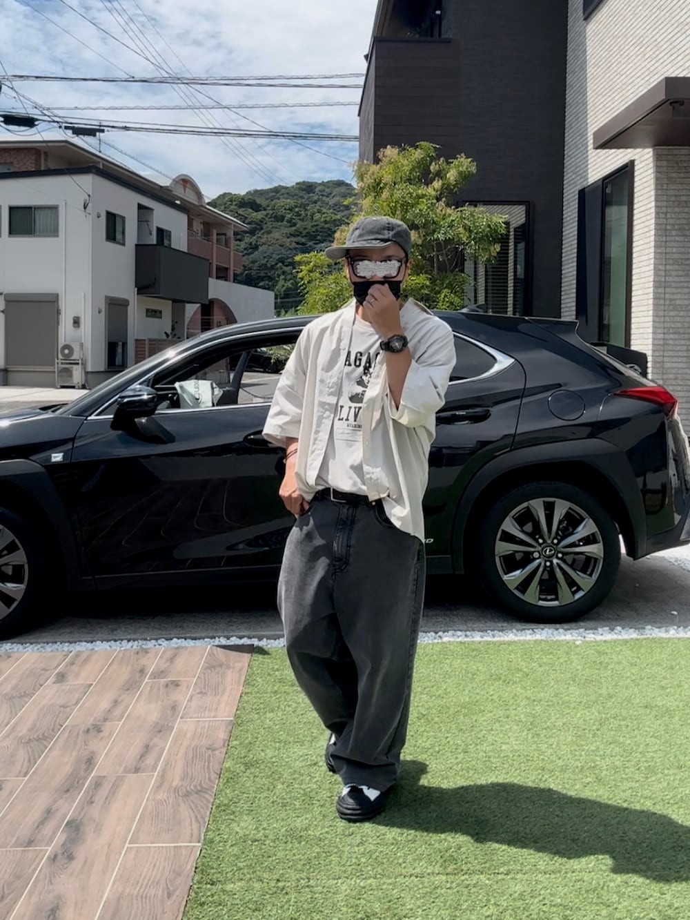 「お出かけコーデ、シャツスタイル、秋服準備はじめました、デニム、ブラックデニム、ワイドパンツ、オトナカジュアル、スニーカーコーデ、ミハラヤスヒロ(MIHARAYASUHIRO)、ビッグシルエット、韓国ファッション、40代ファッション、グレーシャツ、グレー、黒白」|「niko and...のピグメントステッチキャップ(キャップ、ブラック系)」を使った、☆m(@s@)shi★さん(メンズ・168cm)の夏コーディネートの3枚目の写真