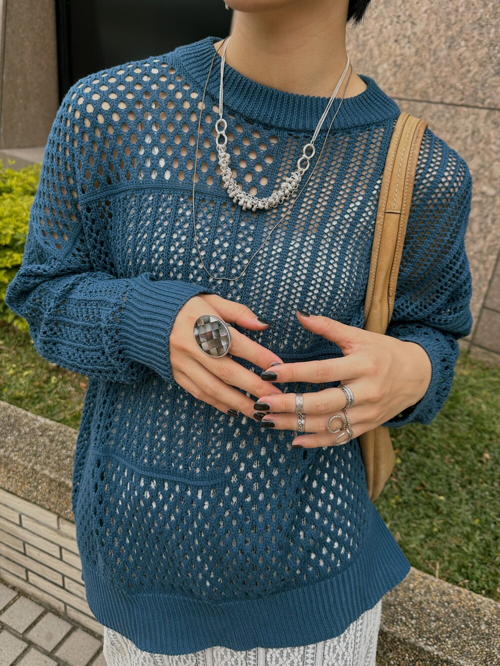 「大人コーデ、UNIQLO、COACH、vintage、outfit、outfitoftheday、台灣」｜「vis-`a-visの【WEB限定】メッシュ編みニットプルオーバー（ニット/セーター、ブルー系）」を使った、KellyLeeさん（レディース・166cm）の春コーディネートの4枚目の写真