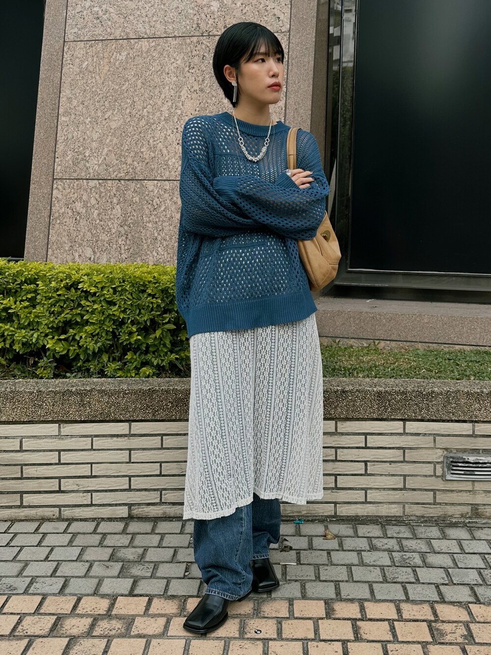 「大人コーデ、UNIQLO、COACH、vintage、outfit、outfitoftheday、台灣」｜「vis-`a-visの【WEB限定】メッシュ編みニットプルオーバー（ニット/セーター、ブルー系）」を使った、KellyLeeさん（レディース・166cm）の春コーディネートの2枚目の写真