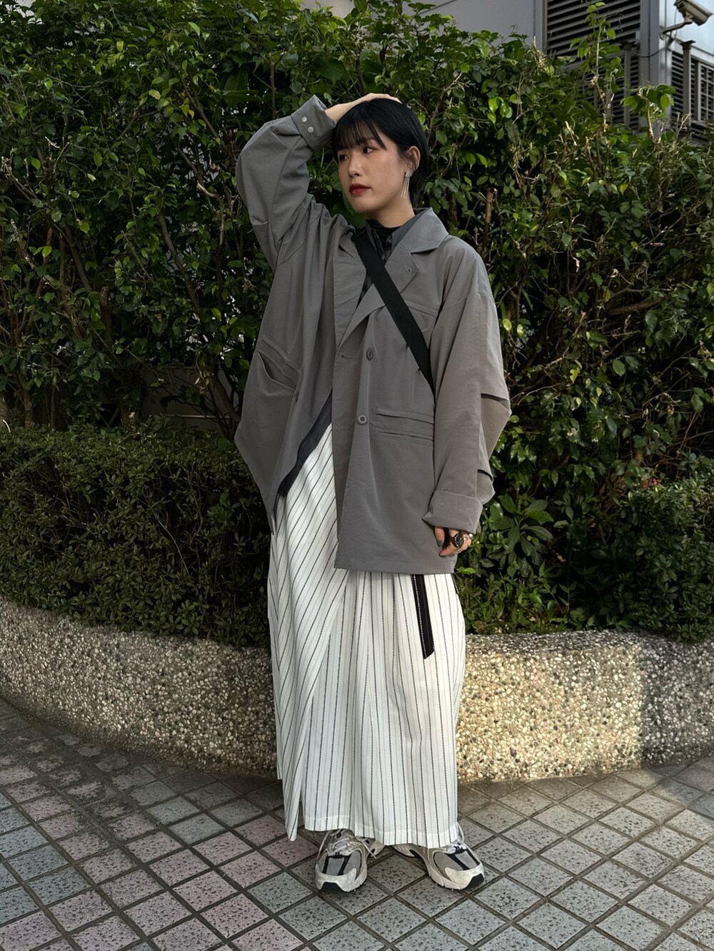 「outfit、outfitoftheday、skirt、STYLE、New Balance、台灣」｜「NO.11のアイテム（スカート、ホワイト系）」を使った、KellyLeeさん（レディース・166cm）の春コーディネートの2枚目の写真