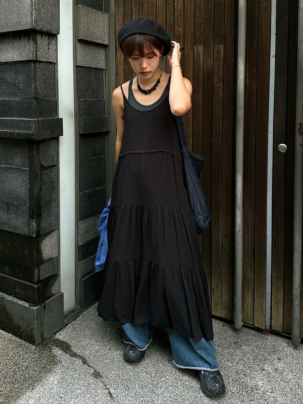 「NEW BALANCEのNew Balance ニューバランス ML703BC(D) TRIPLE BK(BC)（スニーカー、ブラック系）」を使った、KellyLeeさん（レディース・166cm）の秋コーディネートの3枚目の写真