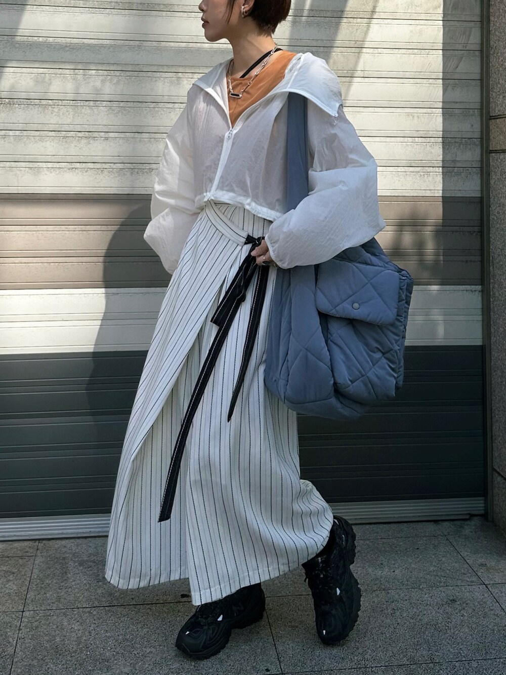 「NEW BALANCEのNew Balance ニューバランス ML703BC(D) TRIPLE BK(BC)（スニーカー、ブラック系）」を使った、KellyLeeさん（レディース・166cm）の秋コーディネートの2枚目の写真