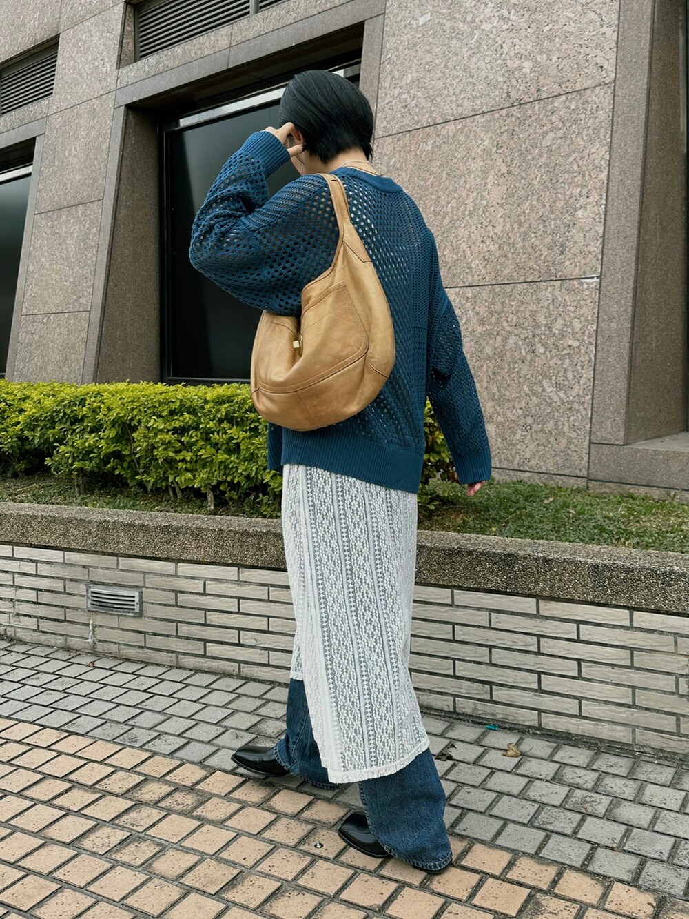 「大人コーデ、UNIQLO、COACH、vintage、outfit、outfitoftheday、台灣」｜「vis-`a-visの【WEB限定】メッシュ編みニットプルオーバー（ニット/セーター、ブルー系）」を使った、KellyLeeさん（レディース・166cm）の春コーディネートの3枚目の写真