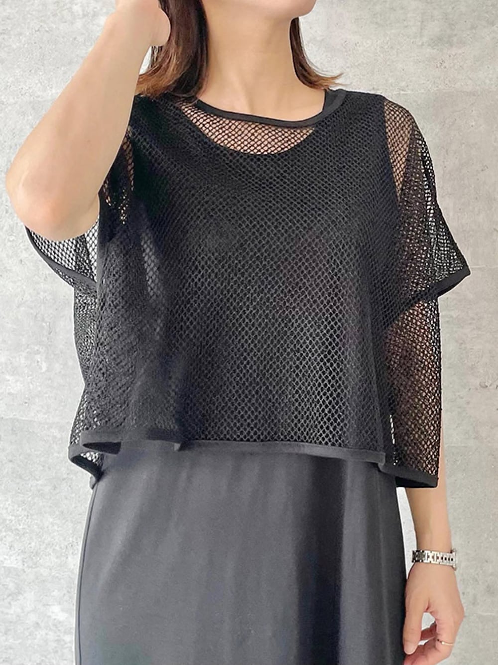 「セットアップスタイル、ichie、メッシュトップス、STRAWBERRY-FIELDS、カジュアルフェミニン、Iラインワンピース、涼しげコーデ、着回しアイテム、天王寺ミオ店、2025夏新作」｜「STRAWBERRY-FIELDSのメッシュトップス×ワンピースセットアップ（ワンピース、ブラック系）」を使った、STRAWBERRY-FIELDSさん（レディース・154cm）の春コーディネートの3枚目の写真