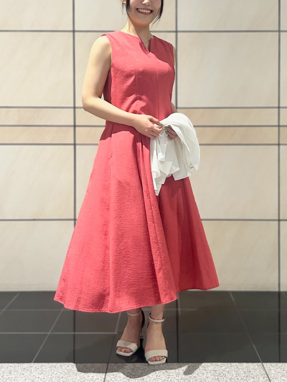 STRAWBERRY-FIELDSさんの「美シルエットワンピース（STRAWBERRY-FIELDS）」を使ったコーディネートの3枚目の写真