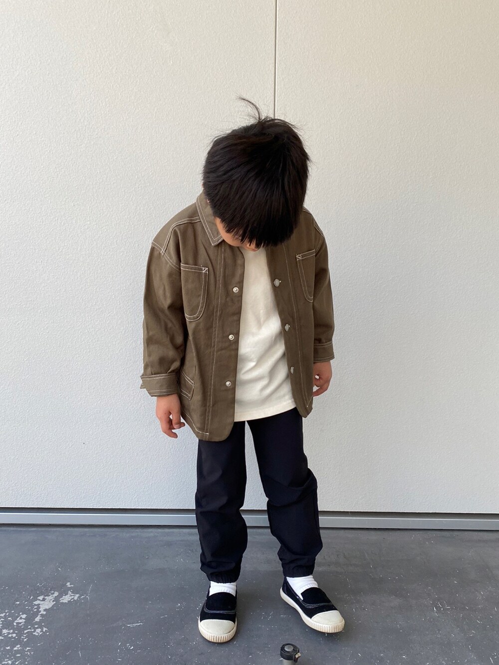「Birthdayのアイテム（その他アウター、グリーン系）」を使った、nobさん（キッズ・110cm）の春コーディネートの2枚目の写真