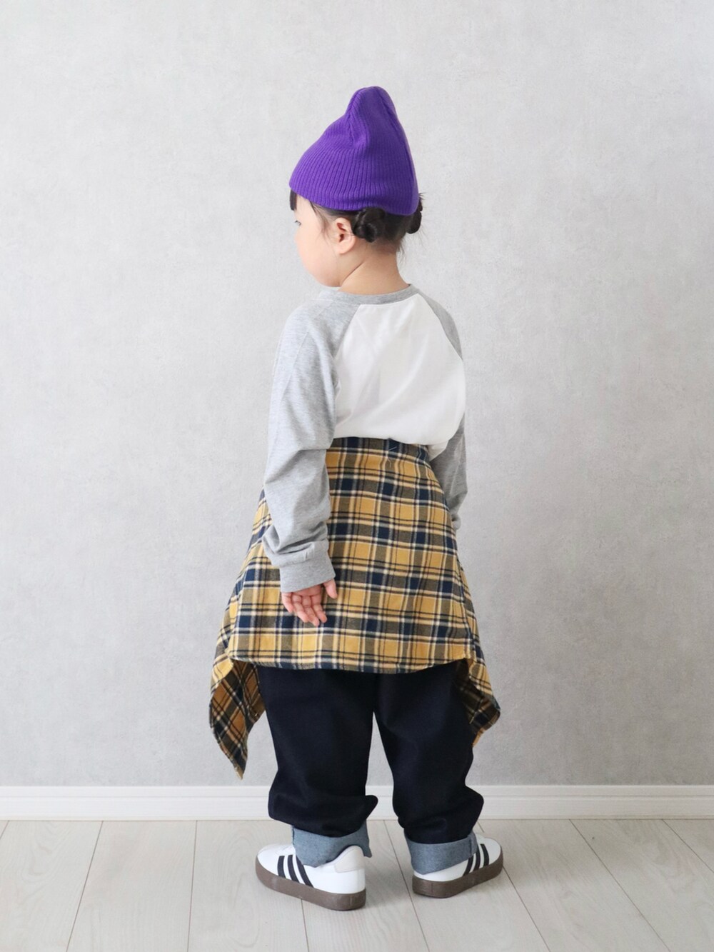 「アウトドアスタイル、秋コーデ、ラグランTシャツ、ロンT、デニム、UNIQLO、デニムパンツ、ニット帽、チェックシャツ、チェック、スニーカー、休日スタイル、お出かけコーデ」｜「Tom＆JerryのTOM&JERRY / トムアンドジェリー 長袖Tシャツ（Tシャツ/カットソー、その他）」を使った、teiccoさん（キッズ・146cm）の秋コーディネートの3枚目の写真