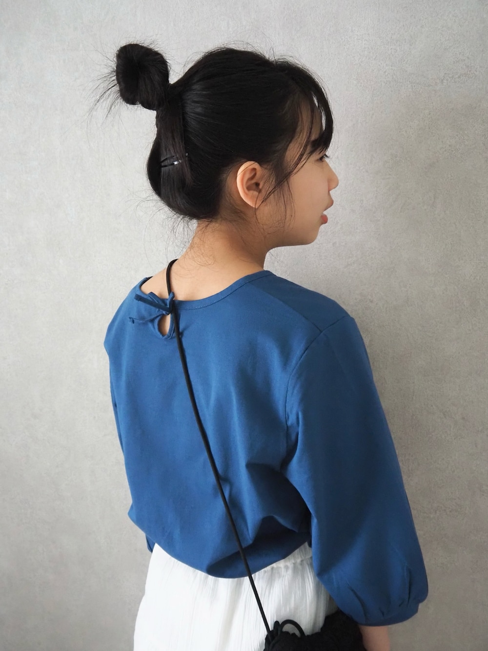 「春コーデ」｜「ikkaの【親子おそろい】梨地裾レイヤー5分袖プルオーバー（120~160cm）（Tシャツ/カットソー、ブルー系）」を使った、teiccoさん（キッズ・152cm）の春コーディネートの3枚目の写真