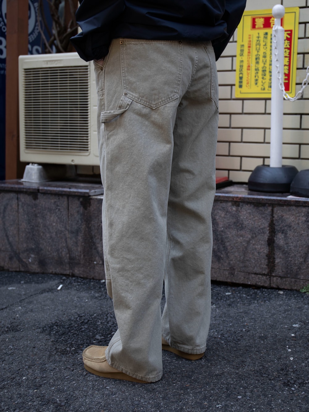 「thisisneverthat、ウィンドブレーカー、ペインターパンツ」｜「thisisneverthatのT-Light Jacket（ブルゾン、ブルー系）」を使った、thisisneverthatさん（レディース・167cm）の春コーディネートの3枚目の写真