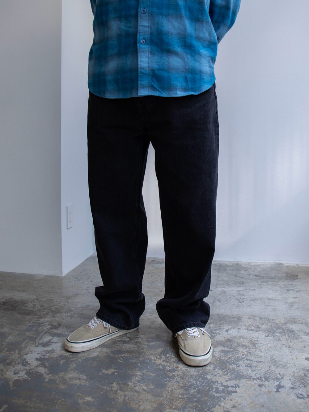 「thisisneverthat、フランネルシャツ、チェックシャツ、デニム」｜「thisisneverthatのFlannel Check Shirt（シャツ/ブラウス、ブルー系）」を使った、thisisneverthatさん（メンズ・181cm）の春コーディネートの4枚目の写真