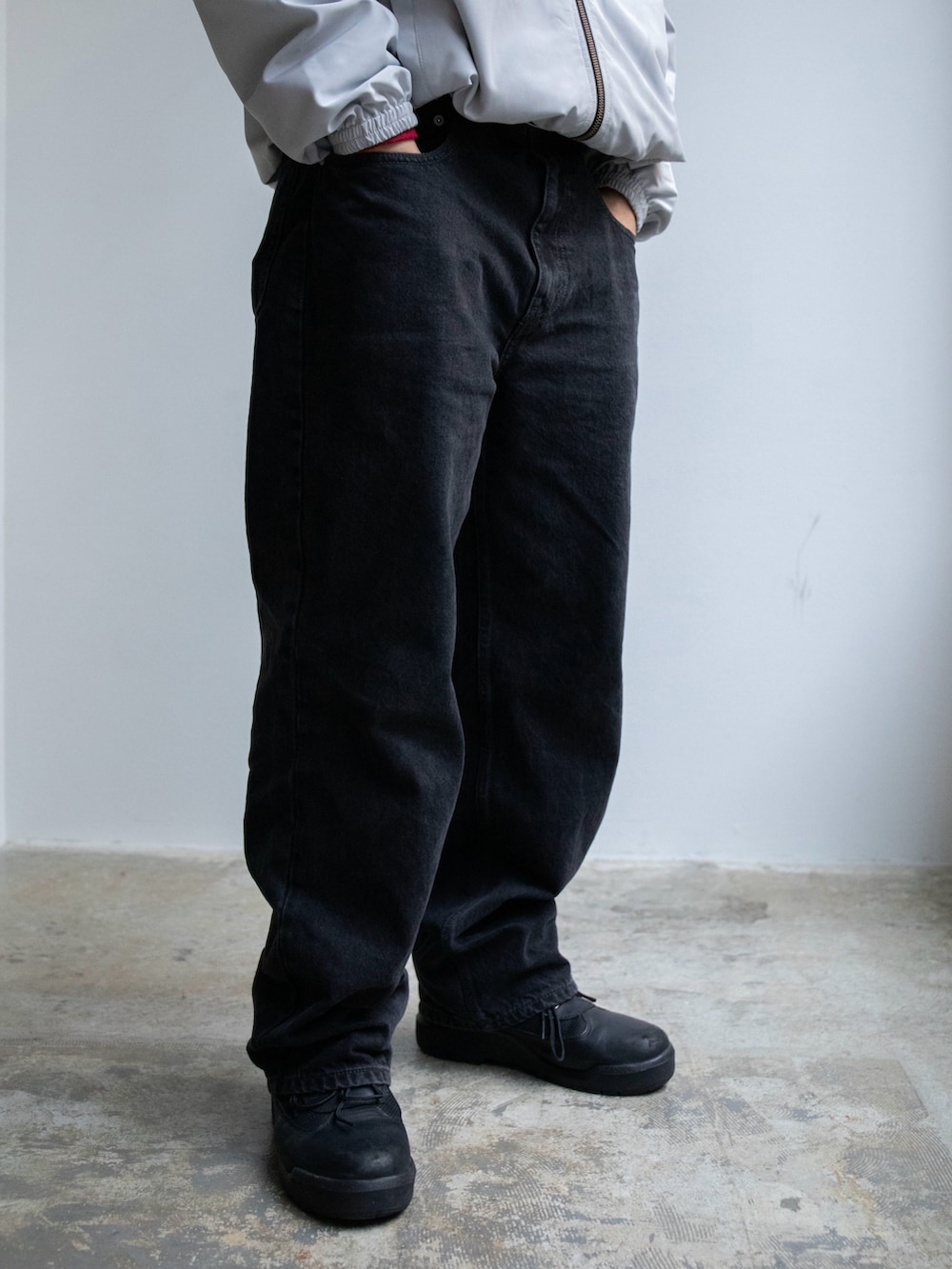 「thisisneverthat、ネバザ、ブルゾン、デニム」｜「thisisneverthatのINTL. Team Jacket（ブルゾン、グレー系）」を使った、thisisneverthatさん（メンズ・170cm）の冬コーディネートの3枚目の写真