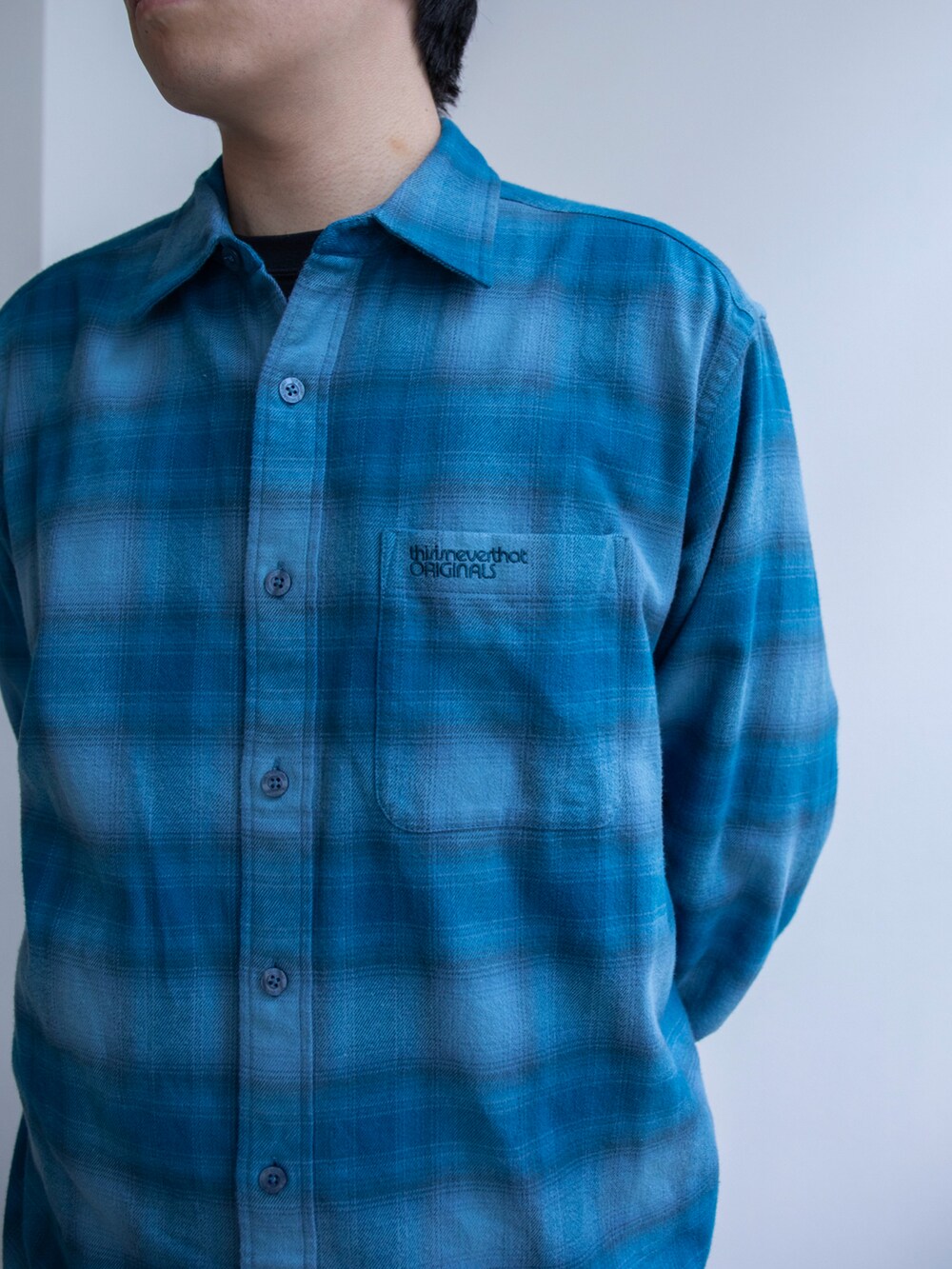 「thisisneverthat、フランネルシャツ、チェックシャツ、デニム」｜「thisisneverthatのFlannel Check Shirt（シャツ/ブラウス、ブルー系）」を使った、thisisneverthatさん（メンズ・181cm）の春コーディネートの3枚目の写真