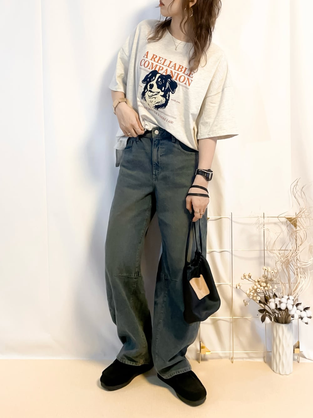 「プチプラ、夏コーデ、休日スタイル、オトナカジュアル、Tシャツ、Tシャツ×デニム、カーブパンツ、バレルレッグジーンズ、高身長女子、高身長コーデ、GU、デニムパンツ、夏だ！Tシャツ着よう！、さらっと晴れやかスナップ、スポーツミックス」｜「Ungridのラウンドフレーム伊達メガネ（メガネ、ブラック系）」を使った、うーさん 。さん（レディース・168cm）の夏コーディネートの2枚目の写真