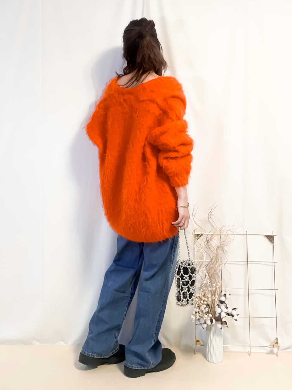 「オレンジ、カーディガン、UNIQLO、デニム、高身長女子、高身長コーデ、ブラトップ、ブーツ、骨格ウェーブ、カラーコーデ、オトナ女子、秋コーデ、ブーツスタイル、ootd、カーディガンコーデ」｜「LE CERCLE par rope'のアルパカタッチヤーンニットカーディガン（カーディガン/ボレロ、オレンジ系）」を使った、うーさん 。さん（骨格ウェーブ・レディース・168cm）の秋コーディネートの2枚目の写真
