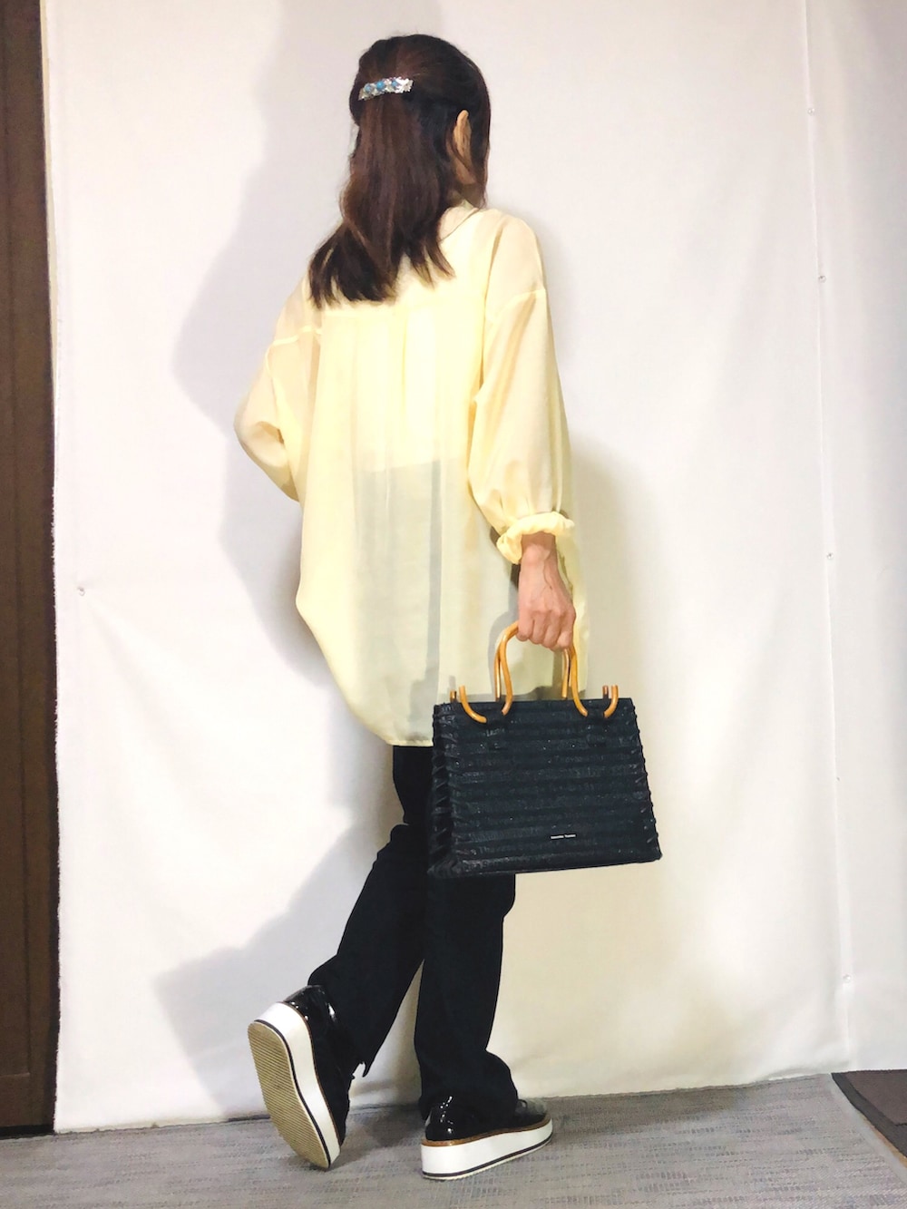 「初秋コーデ、メンズライク、メンズライク女子、プチプラ、シアーシャツ、ネクタイ、レギパン、厚底シューズ、オックスフォードシューズ、低身長、秋服準備はじめました」|「GRLのアイテム(シャツ/ブラウス、イエロー系)」を使った、kaop🐣さん(レディース・150cm)の秋コーディネートの2枚目の写真