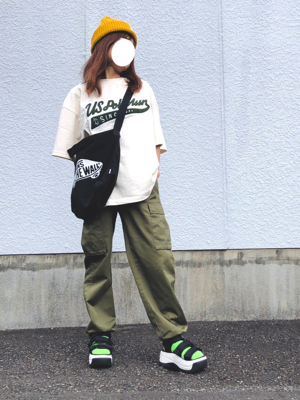 「カジュアル、メンズライク、ストリート系、ゆるだぼ、ニット帽、ビッグT、カーゴパンツ、厚底サンダル、スポーツサンダル、サンダルに靴下、低身長」｜「CABALLEROのキャバレロ ニット帽 CABALLERO MILITARY WATCH KNIT TAG タグ付き（ニットキャップ/ビーニー、イエロー系）」を使った、kaop🐣さん（レディース・150cm）の秋コーディネートの2枚目の写真