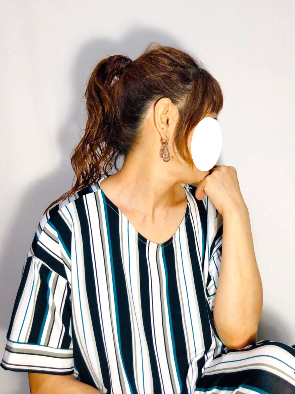 「夏コーデ、セットアップ、オトナ女子、オトナカジュアル、シンプル、楽ちんスタイル、AZUL by moussy、柄×柄、ストライプ、ワイドパンツ、イージーパンツ、ミュール、ピアス、ポニーテール、低身長」|「AZUL by moussyのアイテム(Tシャツ/カットソー、その他)」を使った、kaop🐣さん(レディース・150cm)の夏コーディネートの4枚目の写真