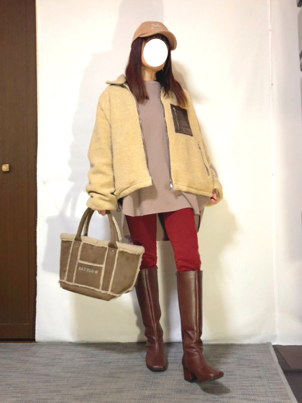 「カジュアル、ボーイッシュ、キャップ、冬コーデ、ロングブーツ、レギパン、楽ちんスタイル、ヒートテック、低身長、おしゃれさんと繋がりたい、ボアブルゾン、ハニカムロングT、ヒートテックウルトラストレッチレギンスパンツ」｜「Rubenのアイテム（キャップ、ベージュ系）」を使った、kaop🐣さん（レディース・150cm）の冬コーディネートの2枚目の写真