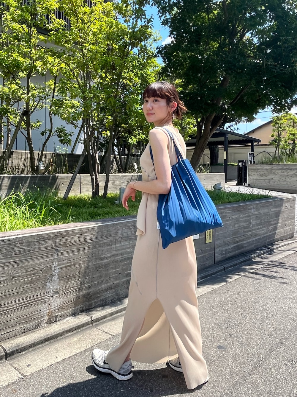「お出かけコーデ、おしゃれさんと繋がりたい、今日のコーデ、骨格ウェーブ、低身長、休日スタイル」｜「kotohayokozawaの【kotohayokozawa(コトハヨコザワ)】ノースリーブハイネックワンピース　TDKT-PD02（ワンピース、ベージュ系）」を使った、西村美紗さん（骨格ウェーブ・レディース・154cm）の夏コーディネートの3枚目の写真