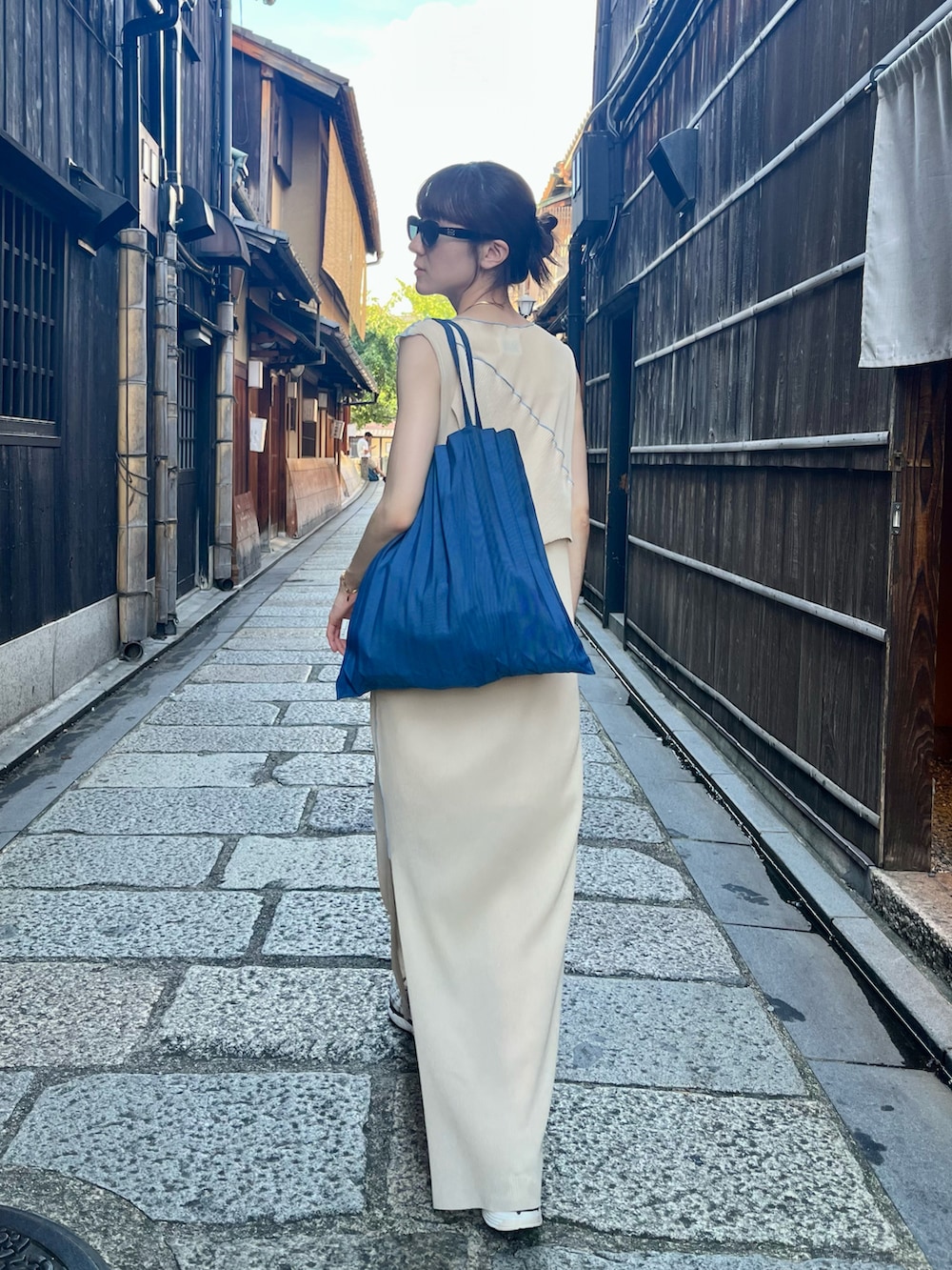 「お出かけコーデ、おしゃれさんと繋がりたい、今日のコーデ、骨格ウェーブ、低身長、休日スタイル」｜「kotohayokozawaの【kotohayokozawa(コトハヨコザワ)】ノースリーブハイネックワンピース　TDKT-PD02（ワンピース、ベージュ系）」を使った、西村美紗さん（骨格ウェーブ・レディース・154cm）の夏コーディネートの2枚目の写真