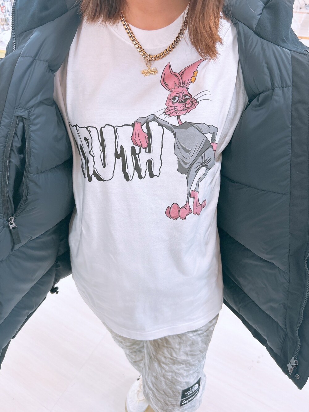 「truth」｜「THE NORTH FACEのアイテム（ダウンジャケット/コート、ブラック系）」を使った、cocoさん（骨格ウェーブ・レディース・166cm）の冬コーディネートの3枚目の写真