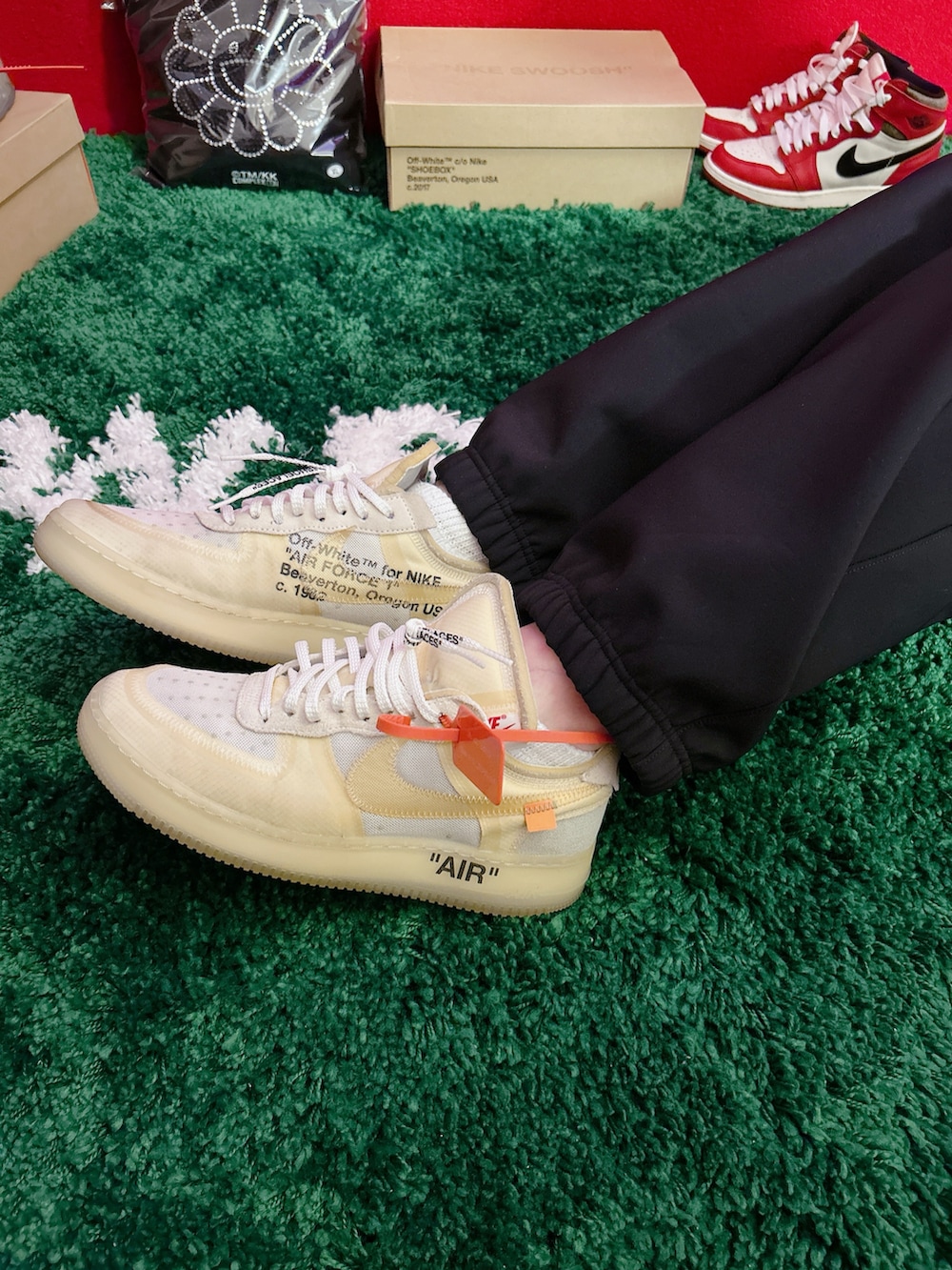 「OFF-WHITE、off white」｜「Supreme のアイテム（サロペット/オーバーオール、ブラック系）」を使った、cocoさん（骨格ウェーブ・レディース・166cm）の冬コーディネートの2枚目の写真