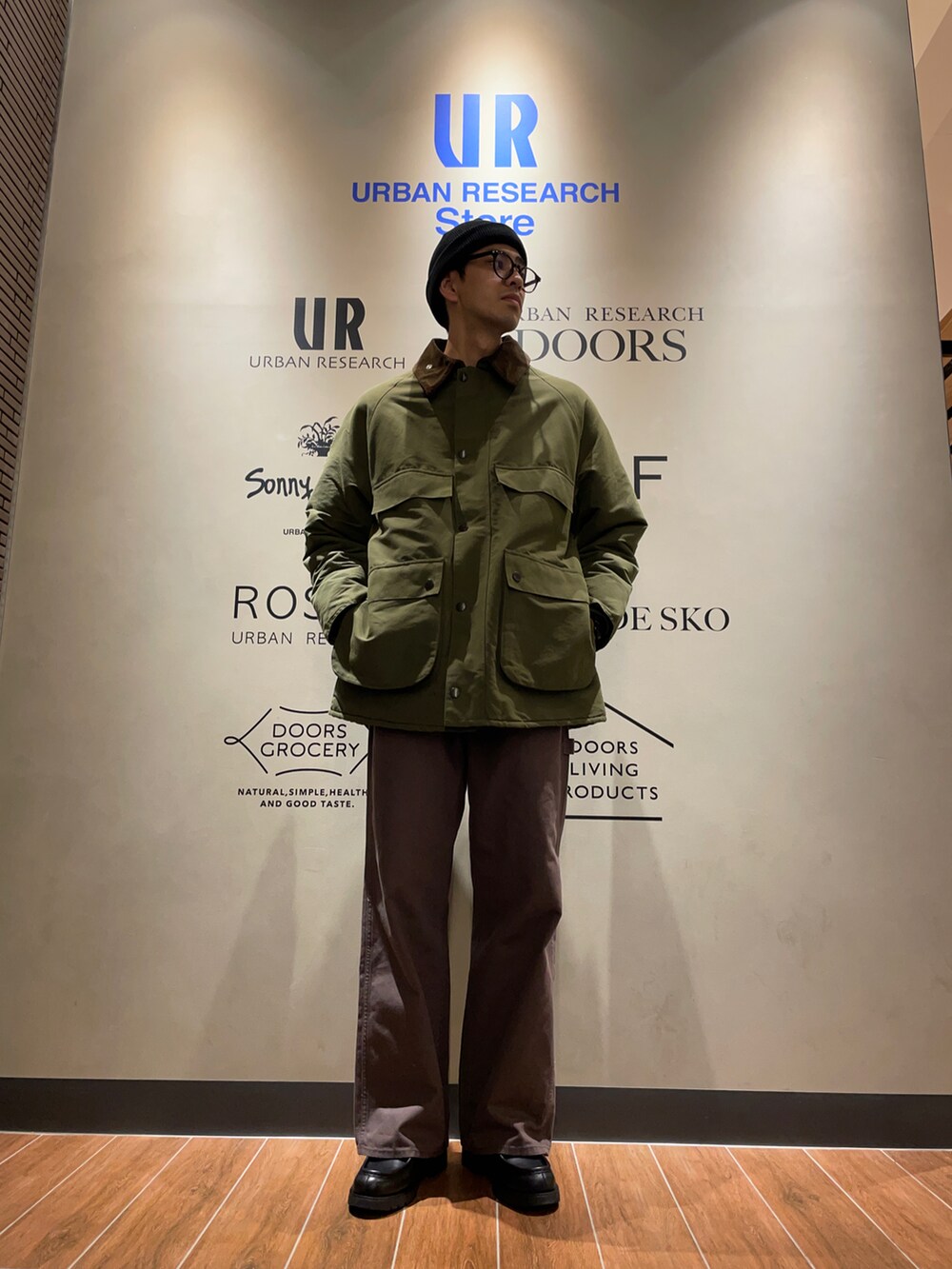 「アウトドアスタイル、バブアー、ワークパンツ、イギリス、ビデイル、オトナカジュアル、UK、秋冬コーデ」｜「URBAN RESEARCH DOORSのdralonニットキャップ（ニットキャップ/ビーニー、ブラック系）」を使った、シマブクロさん（メンズ・180cm）の秋コーディネートの2枚目の写真
