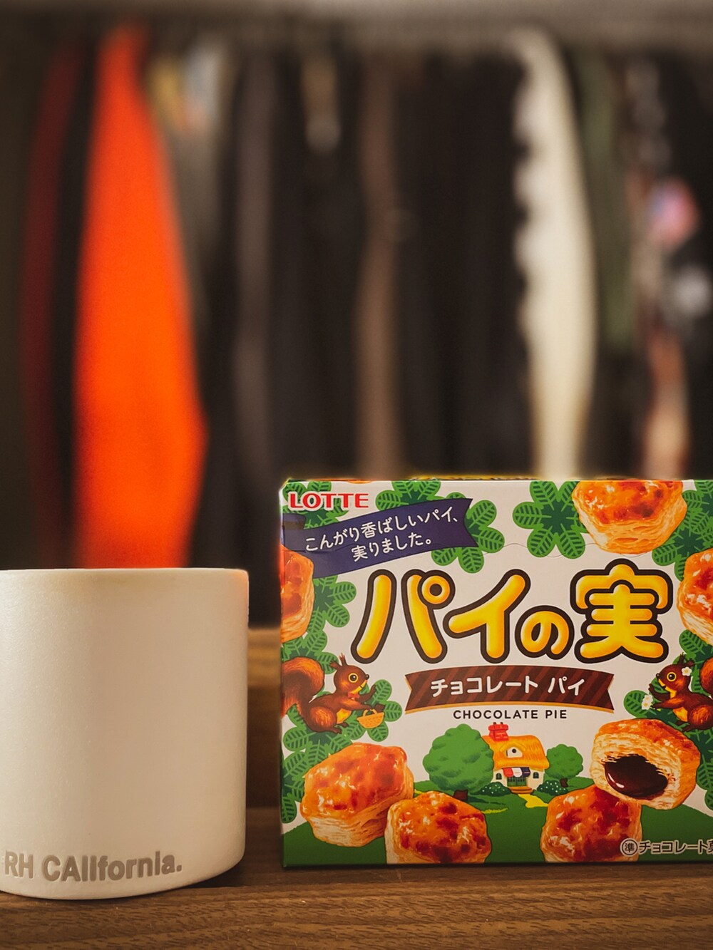 その他のシャツ/ブラウス、ホワイト系のTシャツ/カットソー、ブラック系のボディバッグ/ウエストポーチを着用したメンズの冬コーディネートの2枚目の写真