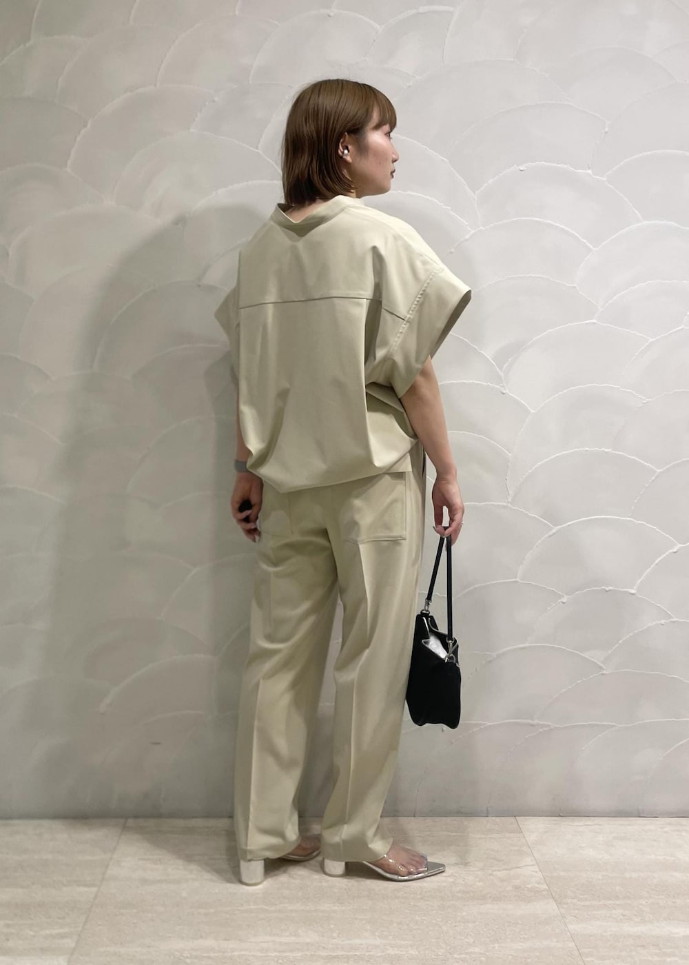 「ルミネ横浜、横浜ルミネ、横浜、ADAM ET ROPÉ、FEMME、SDGs、サステナブル、骨格ストレート、イエベ、ブルべ、きれいめ、フェミニン、オケージョン、パーティー、セットアップ」|「ADAM ET ROPE'のネオプレンワンハンドルバッグ(ショルダーバッグ、ブラック系)」を使った、meigetsuさん(レディース・157cm)の夏コーディネートの4枚目の写真