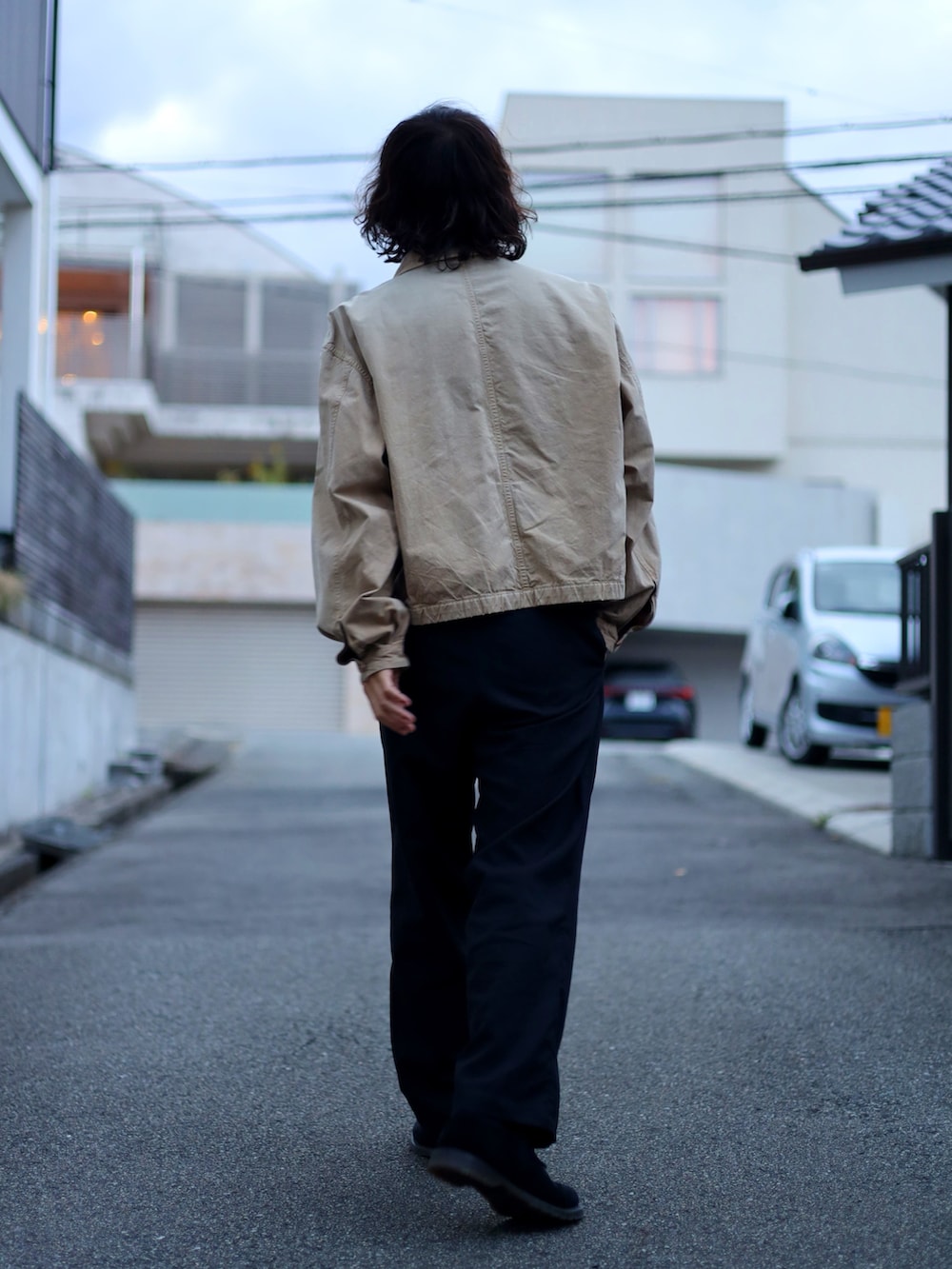 「メンズファッション、大人コーデ、古着コーデ、古着MIX、ブルゾンコーデ、古着好きな人と繋がりたい、革靴、スラックス、シンプルコーデ」｜「C.P. COMPANYのアイテム（ブルゾン、ベージュ系）」を使った、KENさん（メンズ・176cm）の冬コーディネートの2枚目の写真