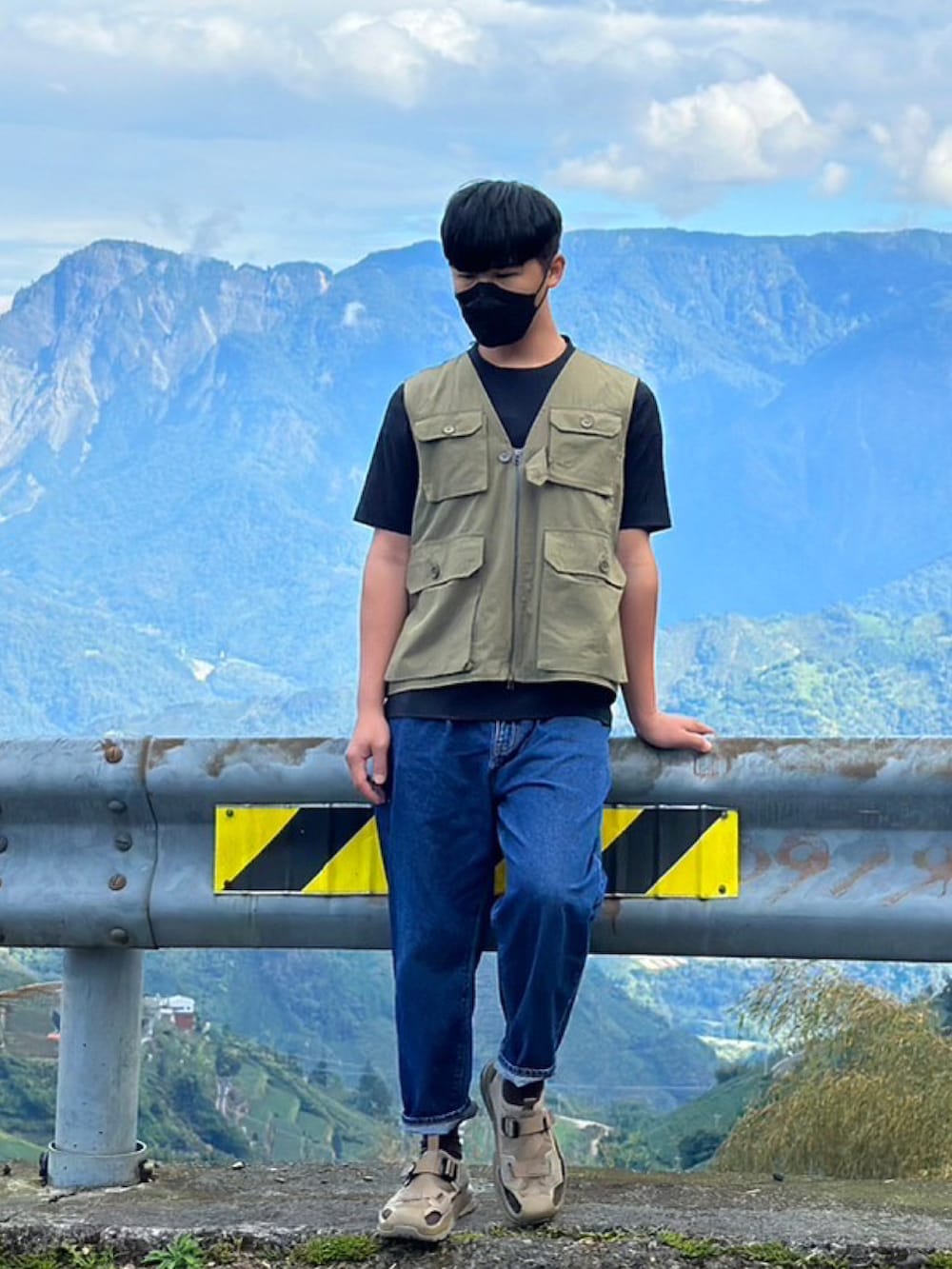 「涼鞋、ootd、outdoor、camping、大地色」｜「CONVERSEのアイテム（サンダル、グリーン系）」を使った、jimmy さん（メンズ・169cm）の秋コーディネートの2枚目の写真