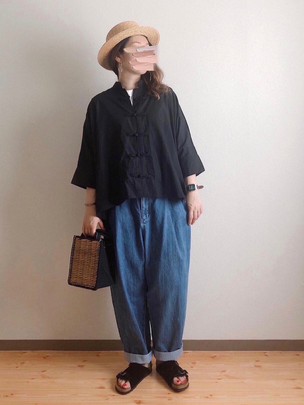 「休日スタイル、シンプルコーデ、カンカン帽、麦わら帽子、チャイナシャツ、デニム、籠バッグ、スクエアバッグ、サンダル、ECRIRE、シャツスタイル、プチプラ」｜「田中帽子店のアイテム（ハット、ベージュ系）」を使った、ta_ma_☺︎さん（レディース・167cm）の夏コーディネートの2枚目の写真