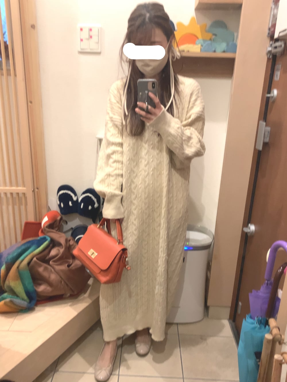 「ロングワンピース、ニットワンピース、オレンジ、オレンジコーデ、バレエシューズ、エナメルシューズ、ワンピース、チェックストール、ベージュ」｜「PUBLIC TOKYOの【S120ウール】MANTECO ショートコート（その他アウター、オレンジ系）」を使った、こたつんさん（レディース・158cm）の冬コーディネートの3枚目の写真