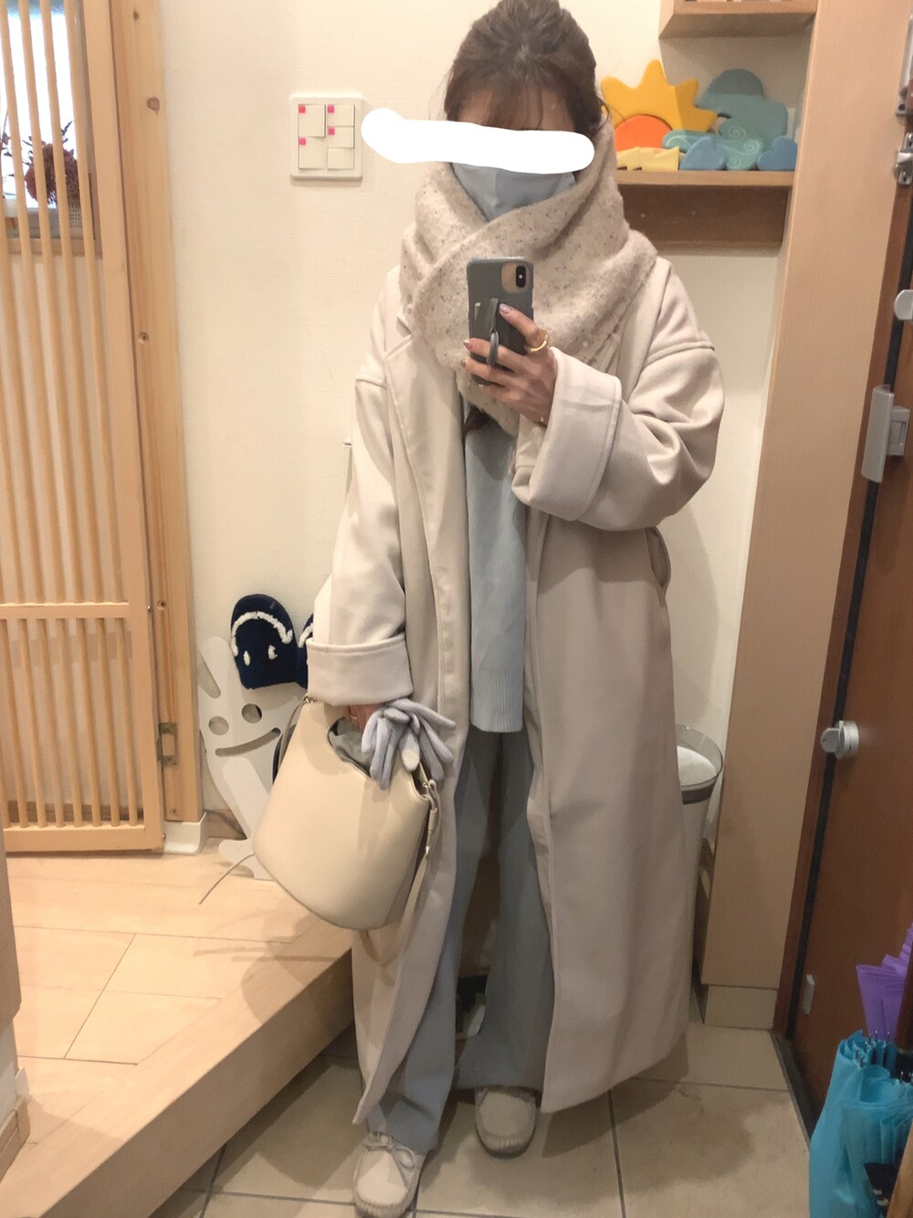 「パジャマ、ニットパンツ、セットアップ、ガウンコート、アイスブルー、ベージュ、GU、プチプラ、プチプラコーデ、ラクチンコーデ、ムートン、モカシン」｜「Aunt Marie'sのオーバーサイズスリットロングコート　/ Aunt Marie's（チェスターコート、ベージュ系）」を使った、こたつんさん（レディース・158cm）の冬コーディネートの2枚目の写真