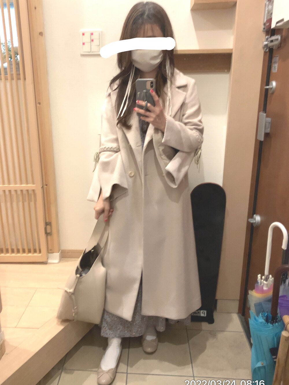 「花柄ワンピース、バレエシューズ、ワンピース、フラットシューズ、ラクチンコーデ」｜「Emma Francisのラウンドトゥ フラット バレエシューズ エナメルシリーズ（バレエシューズ、ベージュ系）」を使った、こたつんさん（レディース・158cm）の春コーディネートの2枚目の写真