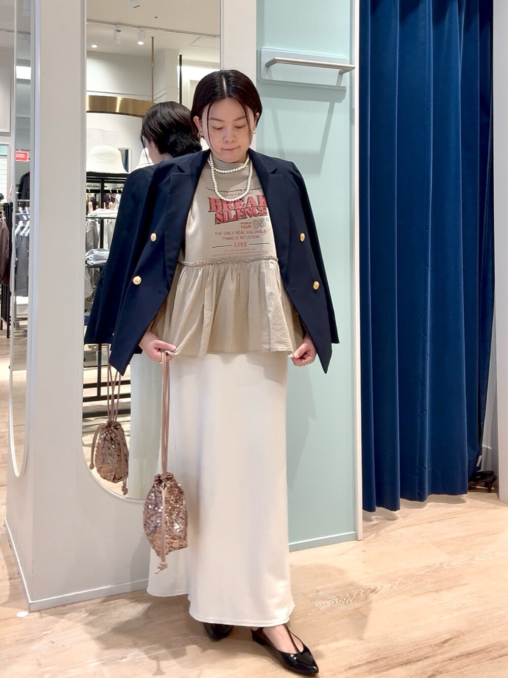 「春服コーデ、大人かわいい、春、大人カジュアル、裏毛、スウェット、ジャケット、スカート」|「NOLLEY’Sの《オールシーズン/セットアップ対応》裏毛バイヤススカート(スカート、ホワイト系)」を使った、shiraさん(骨格ストレート・レディース・155cm)の春コーディネートの4枚目の写真