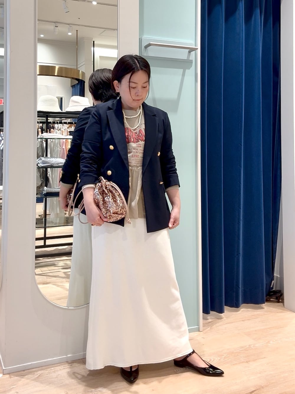 「春服コーデ、大人かわいい、春、大人カジュアル、裏毛、スウェット、ジャケット、スカート」|「NOLLEY’Sの《オールシーズン/セットアップ対応》裏毛バイヤススカート(スカート、ホワイト系)」を使った、shiraさん(骨格ストレート・レディース・155cm)の春コーディネートの3枚目の写真