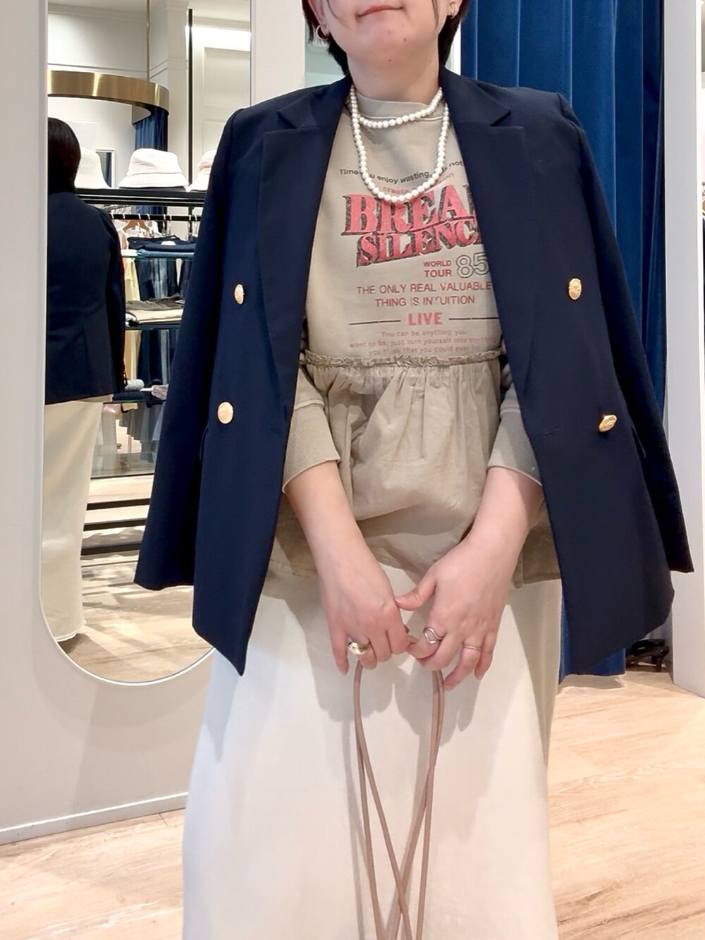 「春服コーデ、大人かわいい、春、大人カジュアル、裏毛、スウェット、ジャケット、スカート」|「NOLLEY’Sの《オールシーズン/セットアップ対応》裏毛バイヤススカート(スカート、ホワイト系)」を使った、shiraさん(骨格ストレート・レディース・155cm)の春コーディネートの2枚目の写真