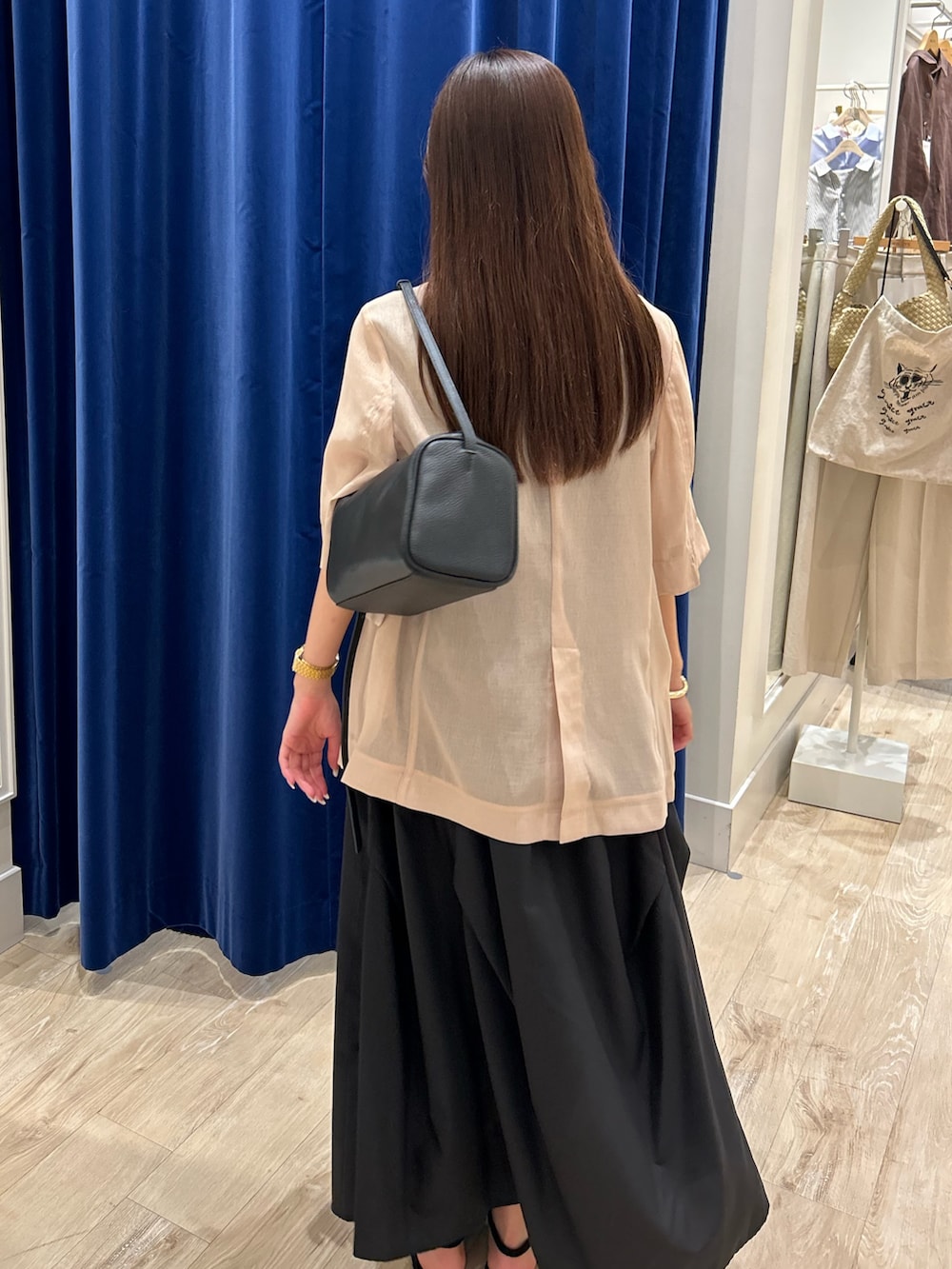 「ノースリーブ、シアートップス、シンプルコーデ、きれいめカジュアル、夏コーデ、ブラックコーデ、お出かけコーデ、今日のコーデ、きれいめコーディネート、レディースファッション、ワンピースコーデ、ワンピーススタイル、ジャケットコーデ、ジャケット、ootd」｜「NOLLEY’Sのウォッシャブルリネン風シアー5分袖ジャケット（ノーカラージャケット、ベージュ系）」を使った、ayakaさん（レディース・156cm）の夏コーディネートの3枚目の写真