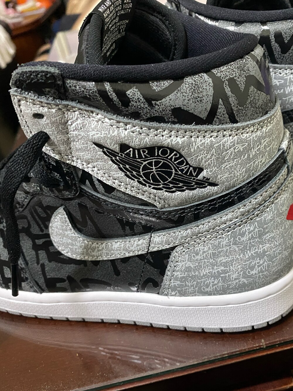 その他のスニーカー、その他のシューズを着用したメンズの冬コーディネートの2枚目の写真