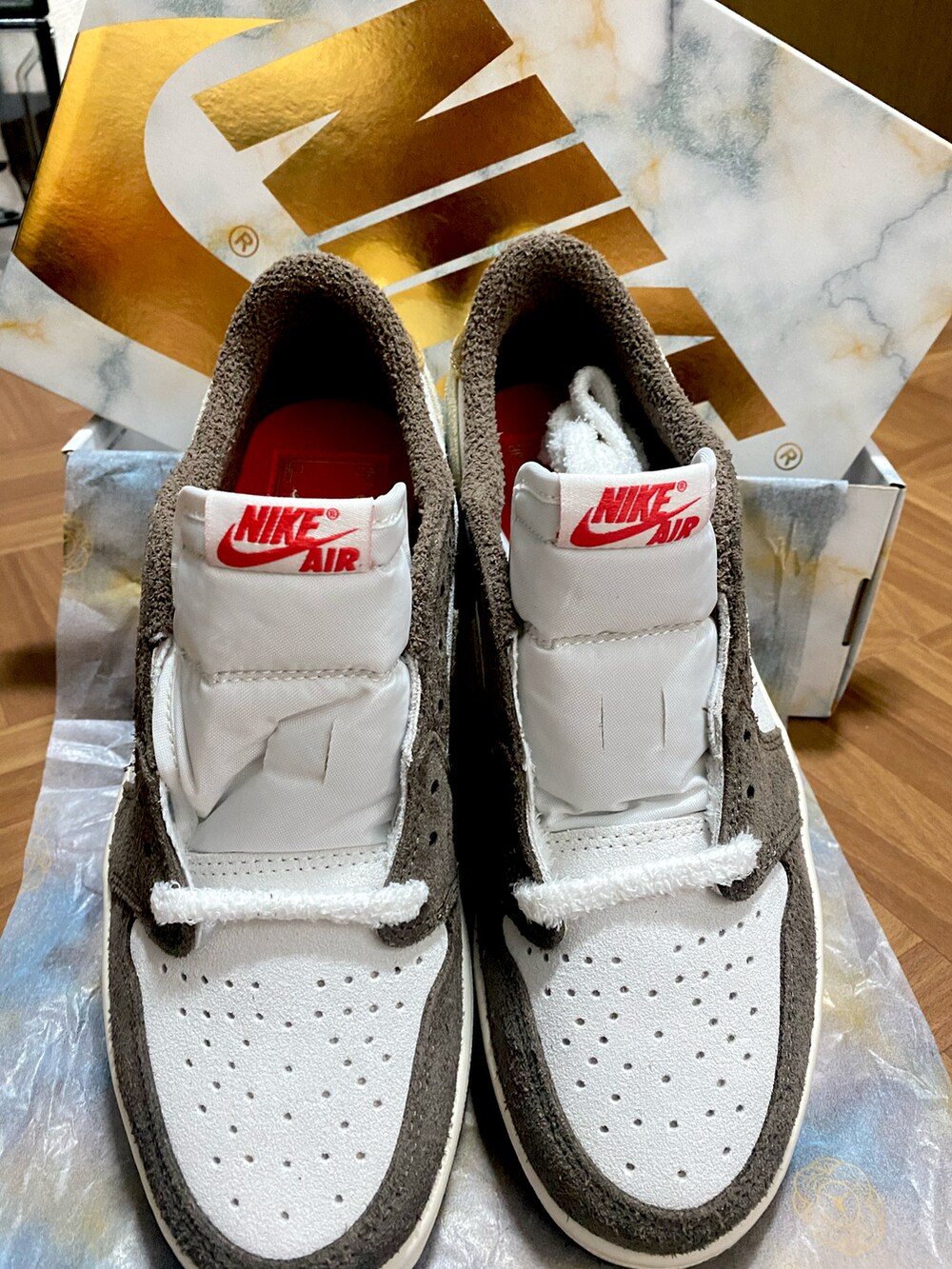 ブラウン系のシューズを着用したメンズの冬コーディネートの2枚目の写真