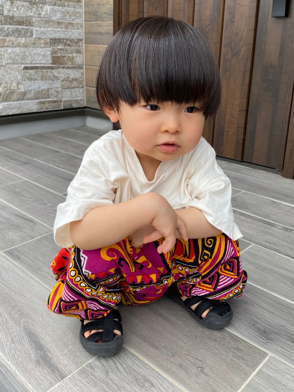 「プチプラ、チャイハネ、白Tシャツ、エスニック、アジアンテイスト、グルカサンダル、ヘアバンド、柄パンツ、カジュアルコーデ」|「Life Support Productsの防汚加工ワイドポケットTシャツ(80~150cm)(Tシャツ/カットソー、ホワイト系)」を使った、KAI★AO☺︎さん(キッズ・80cm)の夏コーディネートの4枚目の写真