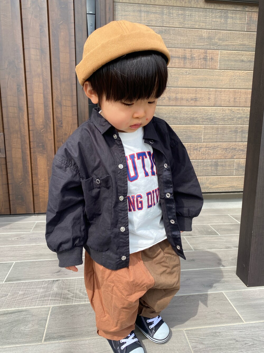 「カジュアルコーデ、白Tシャツ、バイカラーパンツ、NAUTICA、チャオパニックティピー(CIAOPANIC TYPY)、韓国こども服、ハイカットスニーカー、コンバース、フィッシャーマンキャップ、ロゴT」｜「CONVERSEのconverse コンバース BABY ALL STAR N Z ベビーシューズ(ベビーオールスターNZ)（スニーカー、ブラック系）」を使った、KAI★AO☺︎さん（キッズ・80cm）の春コーディネートの5枚目の写真