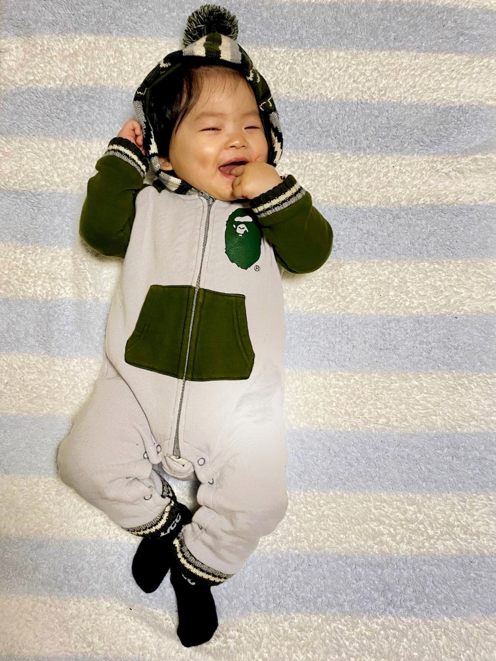 「Happybirthday、１歳男の子、A BATHING APE、ファグラー、ロンパース」｜「A BATHING APEのアイテム（ロンパース、グリーン系）」を使った、KAI★AO☺︎さん（キッズ・90cm）の春コーディネートの2枚目の写真