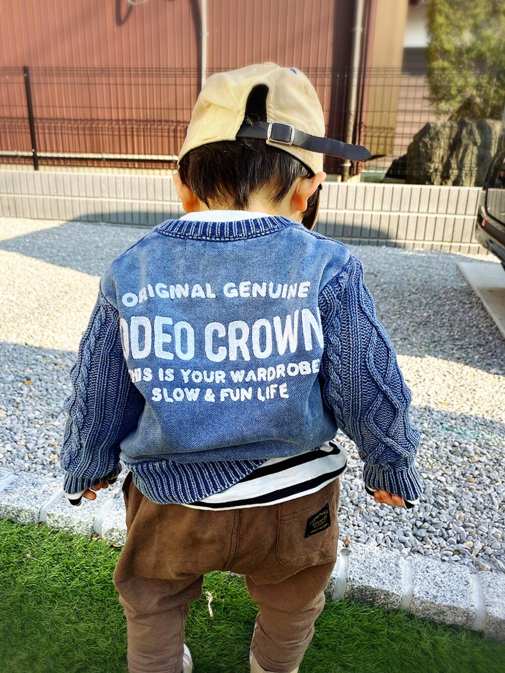「男の子、1歳6ヶ月、DENIM DUNGAREE、devirock、レイヤードスタイル、Rodeo Crowns KIDS、西松屋、しまむら、コンバース、converse、カーディガン、キャップ」｜「DENIM DUNGAREEのアイテム（キャップ、ベージュ系）」を使った、KAI★AO☺︎さん（キッズ・80cm）の春コーディネートの5枚目の写真