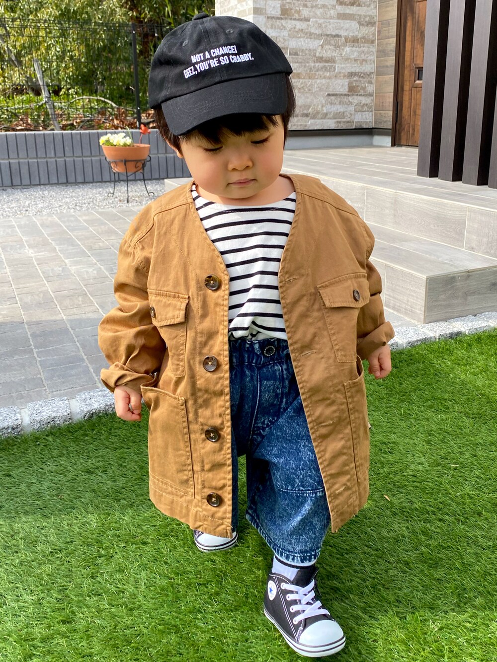 「男の子、1歳7カ月、はるコーデ、ボーダートップス、devirock、チャオパニックティピー(CIAOPANIC TYPY)、birthday、コンバース、ワイドシルエット、ワイドデニム、キャップ、春コーデ、休日スタイル、春夏コーデ」｜「devirockのロゴ入りローキャップ（キャップ、ブラック系）」を使った、KAI★AO☺︎さん（キッズ・80cm）の春コーディネートの5枚目の写真