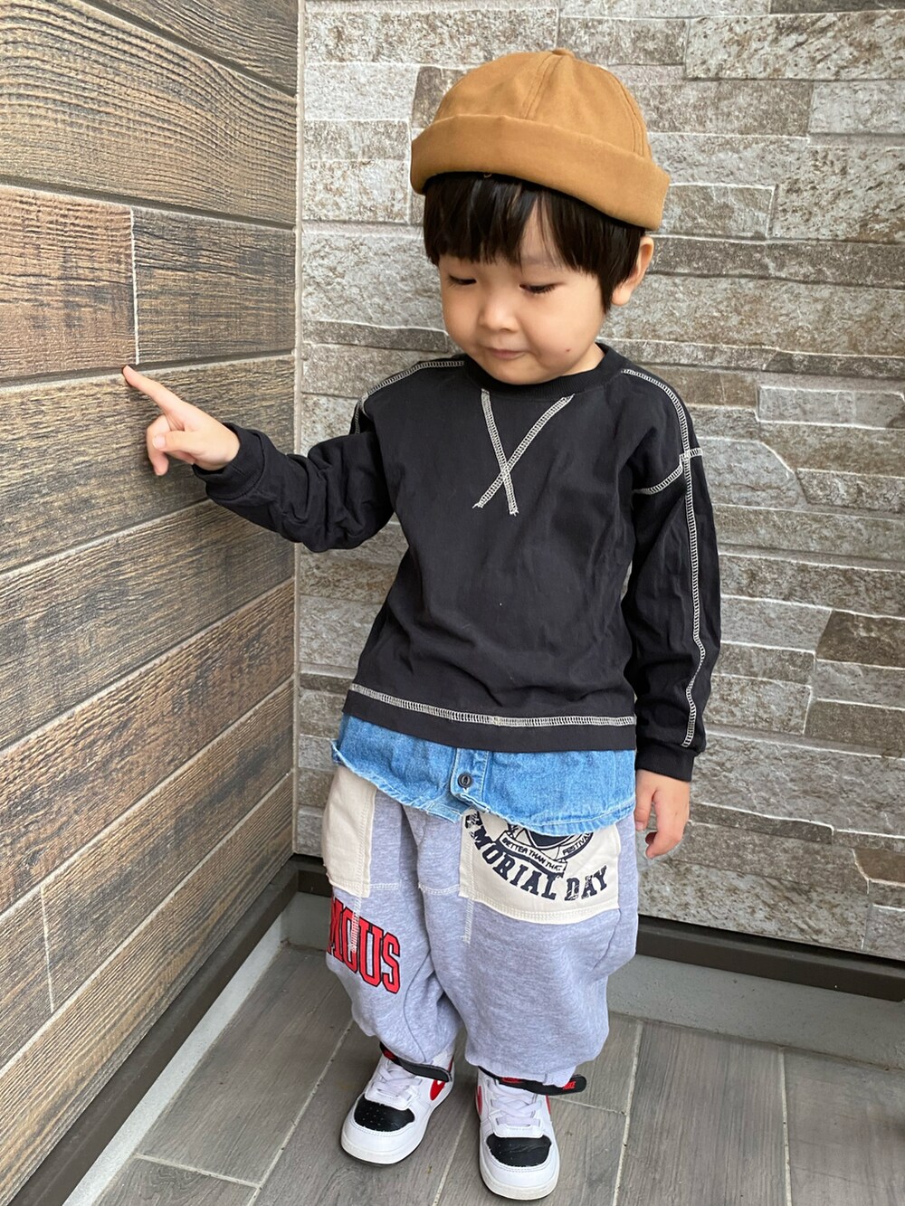 「スポーツミックス、秋服まるっと大公開、ロンT、スニーカー、キャップ、ストリート、SHEIN、ブランシェス(BRANSHES)、チャオパニックティピー(CIAOPANIC TYPY)、NIKE」｜「CIAOPANIC TYPYの【KIDS】リメイク風ボリュームスウェットパンツ（スウェットパンツ、グレー系）」を使った、KAI★AO☺︎さん（キッズ・90cm）の秋コーディネートの3枚目の写真