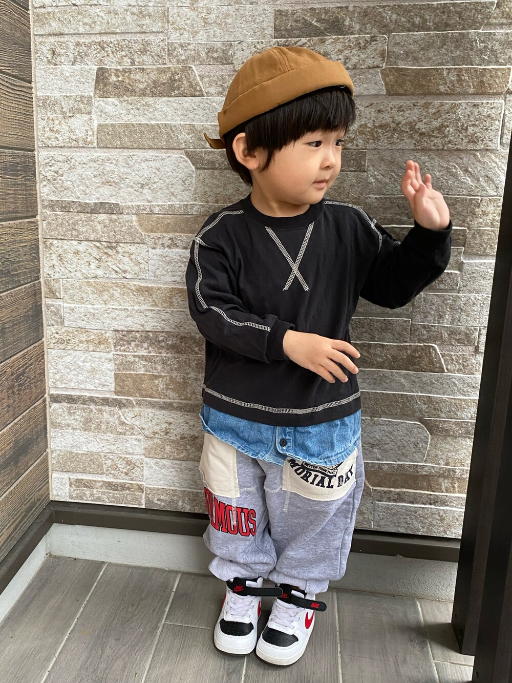 「スポーツミックス、秋服まるっと大公開、ロンT、スニーカー、キャップ、ストリート、SHEIN、ブランシェス(BRANSHES)、チャオパニックティピー(CIAOPANIC TYPY)、NIKE」｜「CIAOPANIC TYPYの【KIDS】リメイク風ボリュームスウェットパンツ（スウェットパンツ、グレー系）」を使った、KAI★AO☺︎さん（キッズ・90cm）の秋コーディネートの4枚目の写真