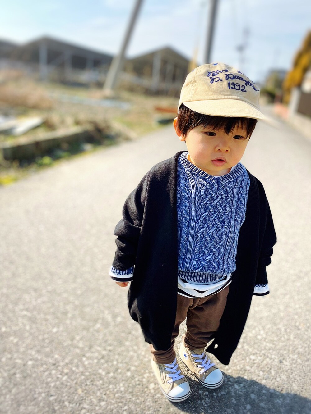 「男の子、1歳6ヶ月、DENIM DUNGAREE、devirock、レイヤードスタイル、Rodeo Crowns KIDS、西松屋、しまむら、コンバース、converse、カーディガン、キャップ」｜「DENIM DUNGAREEのアイテム（キャップ、ベージュ系）」を使った、KAI★AO☺︎さん（キッズ・80cm）の春コーディネートの2枚目の写真